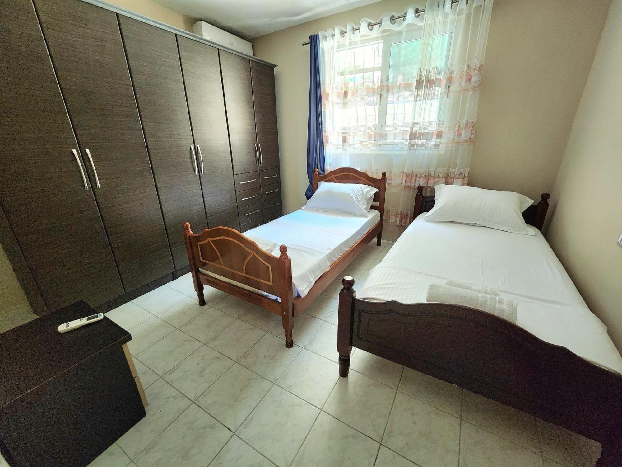 Eden Guesthouse Durres Exterior photo